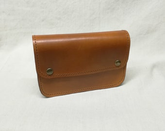 pochette en cuir, sac en cuir, cuir bovin, pochette pour ceinture, pochette homme, pochette ceinture homme, étui ceinture, sacoche