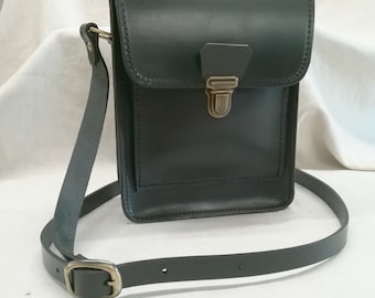 Sac artisanal en cuir, sac en cuir, cuir bovin, sac noir, sac pour homme, sac masculin, sac en bandoulière, sacoche, sacoche noire