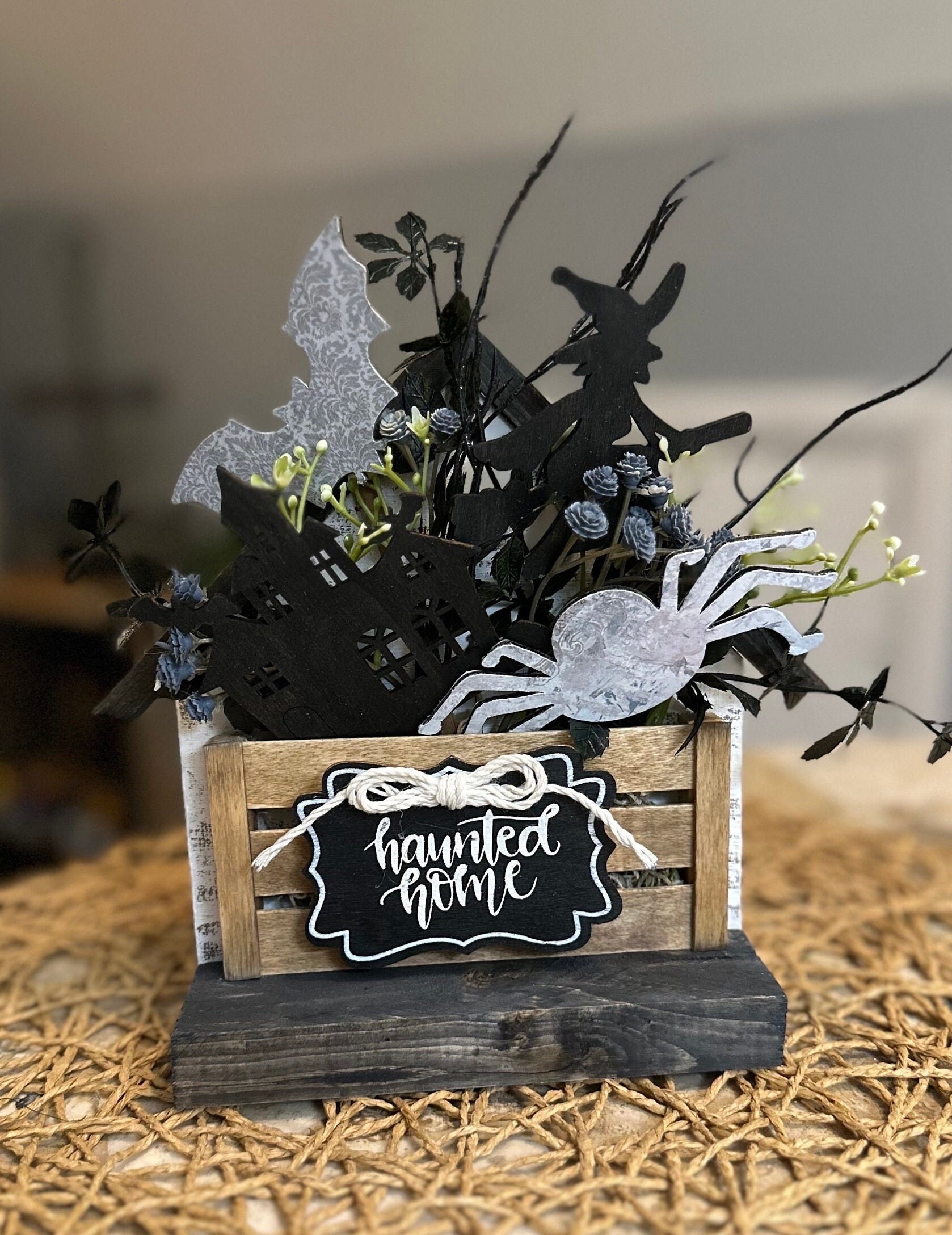 ティファニー キャット ハミルトン フィギュア オリジナル発泡ケース、証明書 Hallmark 2023 Keepsake The Haunted Mansion The Coffin Ornament
