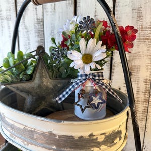 Arreglo patriótico, mini lata de leche, decoración de bandeja escalonada, Día de los Caídos, 4 de julio.