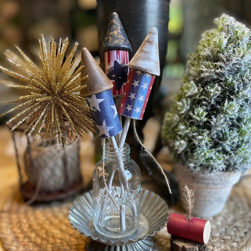 Feux d'artifice, décor de plateau à plusieurs niveaux, Memorial Day, 4 juillet, rouge blanc bleu, patriotique