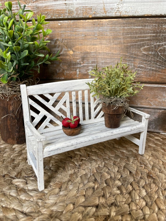Small wooden bench for plants discount