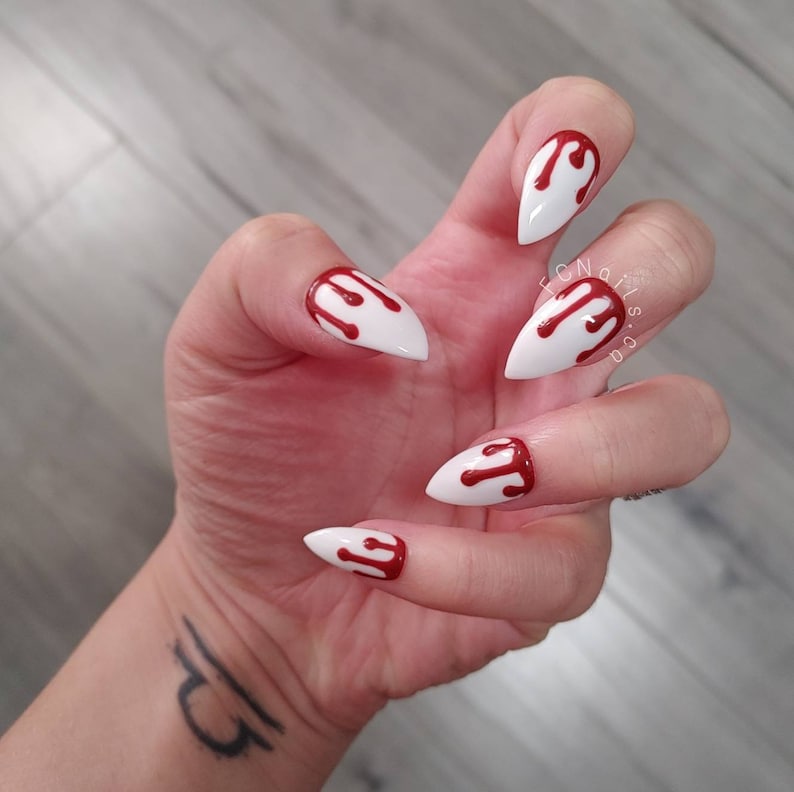 10 Basic Halloween Nails Simple Yet Super Sexy!