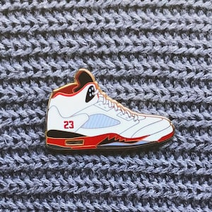 Jordan 5 - Feuerroter Emaille Pin