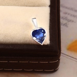 AAA Tadelloser Ceylon Blauer Saphir-Herz-Charme-Anhänger, 6 x 6 MM Saphir-Herz-Edelsteinschliff, Anhänger für ihren Geburtstagstag, Valentinsgeschenk