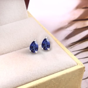 Brincos de pino com pedra preciosa cortada em pêra e safira azul do Ceilão AAA Flawless, 6 x 4 mm, pinos de prata feitos à mão, brincos de pino de prata esterlina 925