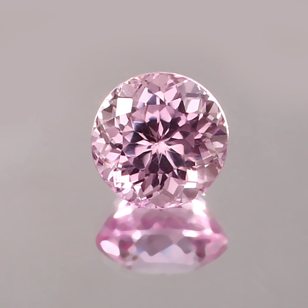TOP TOP !! MORGANITE DE MADAGASCAR 6.7 mm x 5.5 mm ★★ p344 TOP TOP !! MORGANITE DE MADAGASCAR 6.7 mm x 5.5 mm ★★ p344