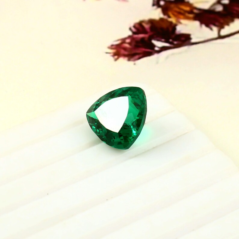 AAA Flawless Green Emerald Green Emerald: Trillion Cut Loose Gemstone ...