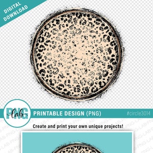 Op de afbeelding: Een ronde, beige en zwarte cirkel met een luipaardprint. De cirkel heeft een gouden rand en een verweerde textuur. De achtergrond is lichtblauw.