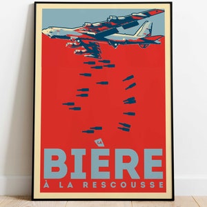Könnte beinhalten: Ein rotes und blaues Plakat mit einem Cartoon-Bild eines Flugzeugs, das Bierflaschen abwirft. Der Text auf dem Plakat lautet "BIERE A LA RESCOUSSE".