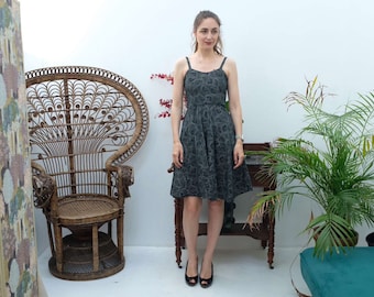 Robe bretelle avec smocks imprimé noir et blanc / robe d'été vintage