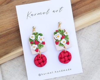 Strawberry earrings Strawberry polymer clay earrings Floral strawberry earrings Daisy earrings Strawberry drop earrings fruit Gift for her