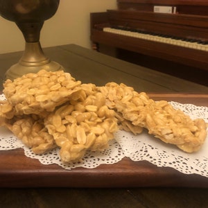 Homemade Peanut Brittle (الفولية) (1 lb)