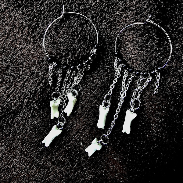 ØREDOBBER: Fox paw bones earrings, spooky, taxidermy jewelry, witchy, ritualistic, Halloween, macabre art, real bone jewelry