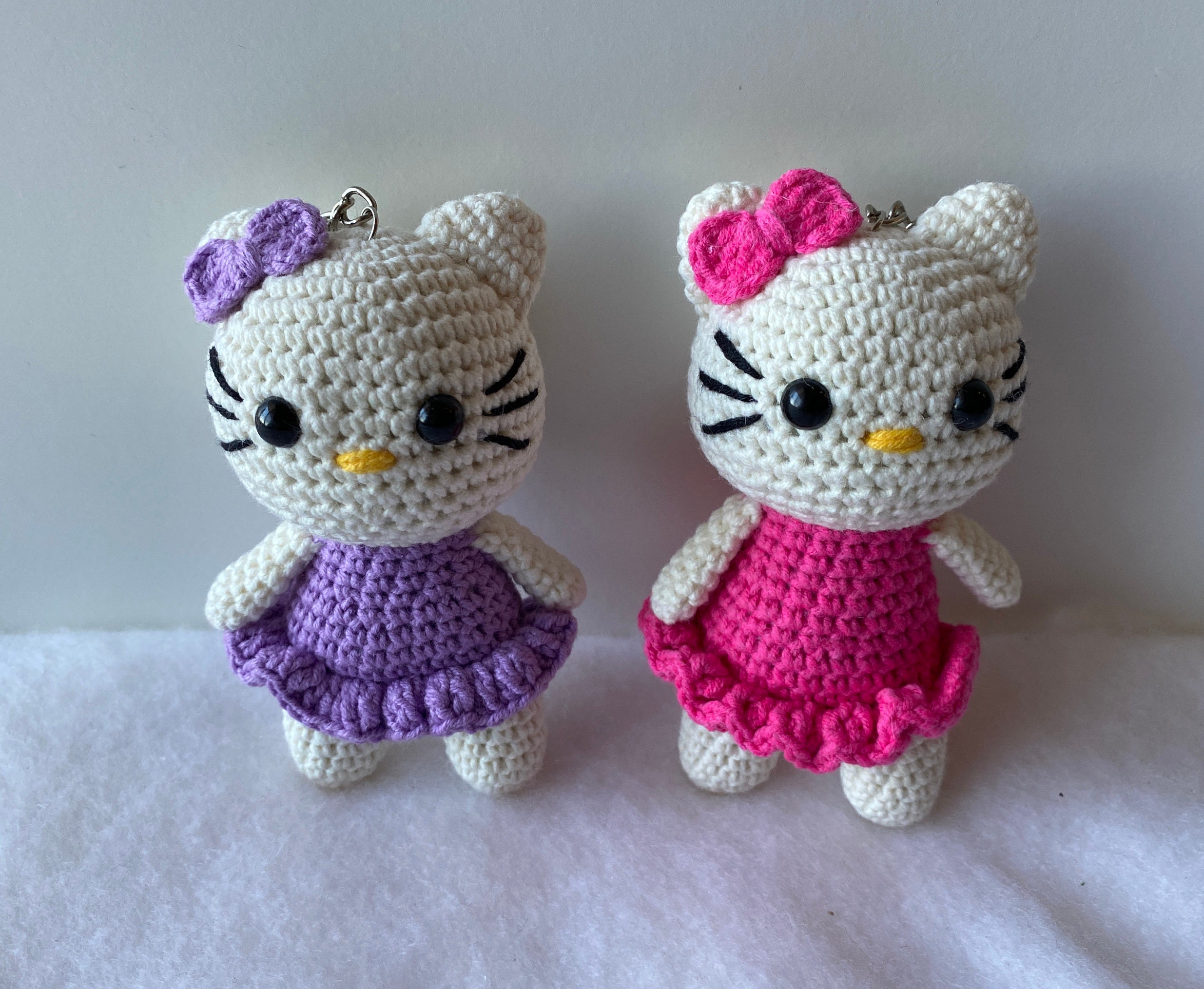 Hecho a mano Hello Kitty Amigurumi Llavero Gatito Ganchillo | Etsy