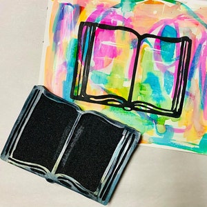 Open boek - schuimstempel ontworpen door Kae Pea