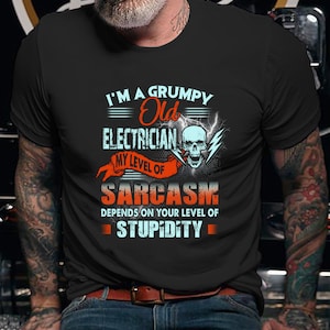 Electrician Shirt / Electrician Hoodie / Electrician T-shirt / Electrician Gift / I&#39;m a Grumpy Old Electrician Shirt