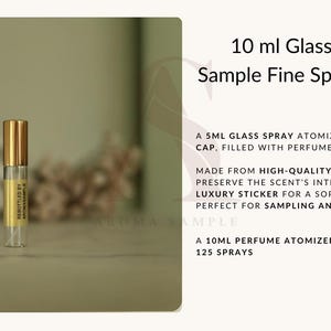 Puede incluir: Un atomizador de muestra de perfume de vidrio de 10 ml con una tapa dorada. El atomizador est&aacute; hecho de vidrio grueso de alta calidad para preservar la integridad del aroma. Cuenta con una etiqueta de lujo para un toque sofisticado. Un atomizador de perfume de 10 ml normalmente contiene 125 pulverizaciones.