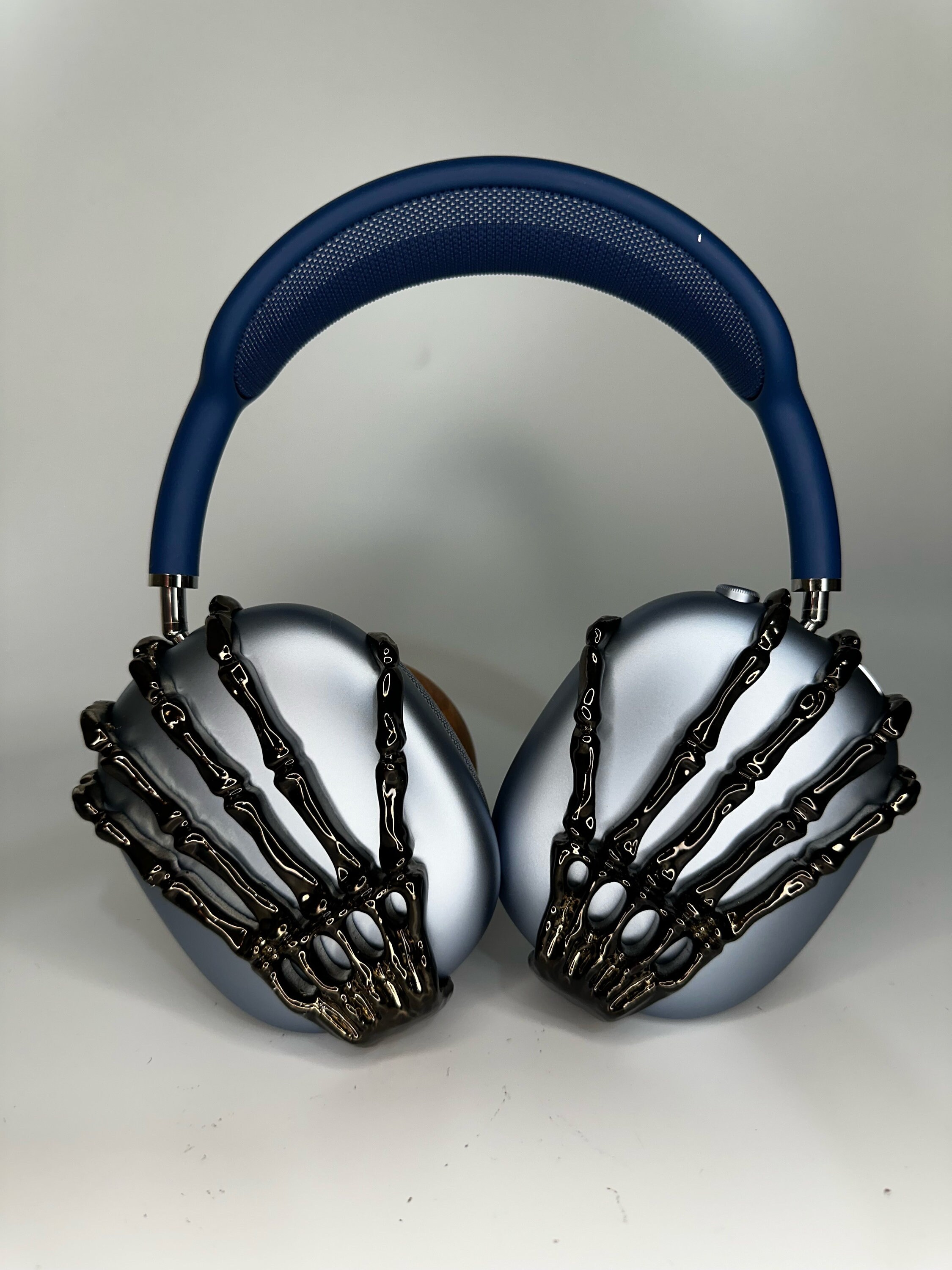 3D Printed 'skeleton Hand' Airpods Max Attachment - Glossy Chrome