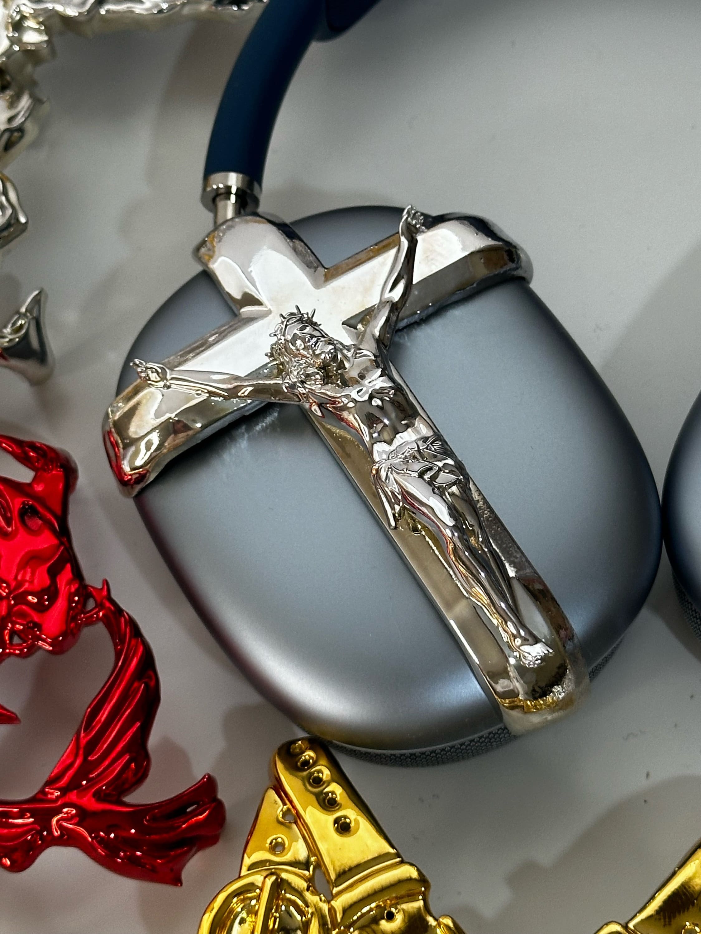 AirPods MAXカバー　クロス　十字架 Cross Airpods Max Covers: 3D Printed Gothic Headphone Attachment