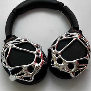 3D Printed 'scorch' Headphone Case for Sony WH-1000XM4 - Chrome