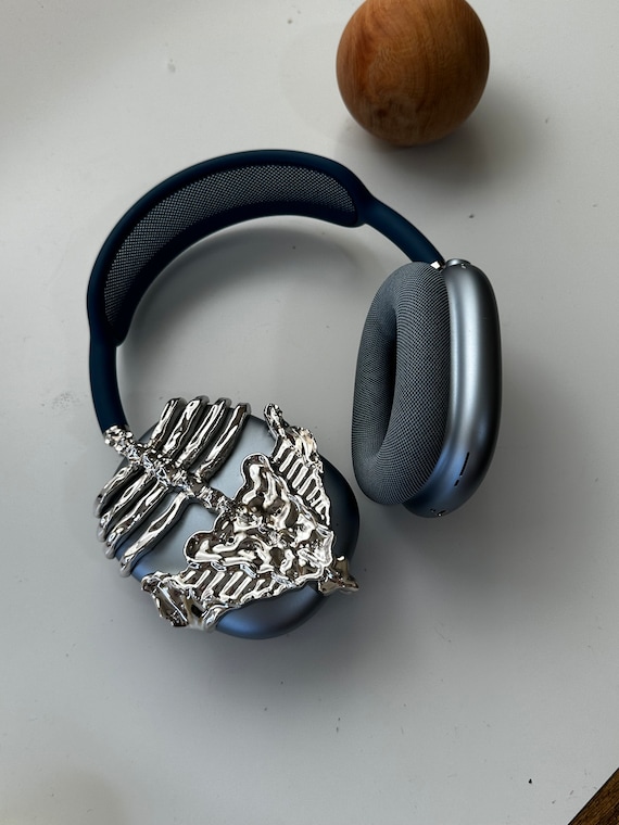 Earbuds with skulls on them sale