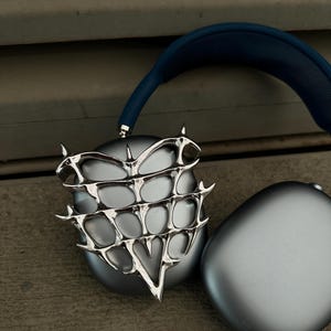 AirPods Max Chain Heart Earbuds Attachment / AirPods Max Case Cover / 3D Fluid AirPods Max Case