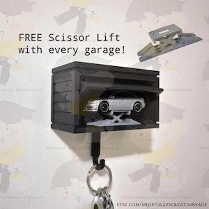Aangepaste garagesleutelhouder in Hot Wheels-stijl - naam gepersonaliseerd | 3D-geprinte muurhaak | Autosleutelhouder | Hotwheels garagesleutelhouder | Zwart