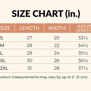 Puede incluir: Tabla de tallas para una prenda con medidas en pulgadas para la talla, la longitud, el ancho y la longitud de la manga. Las tallas incluyen S, M, L, XL y 2XL. *Las medidas del producto pueden variar hasta 2" (5 cm).