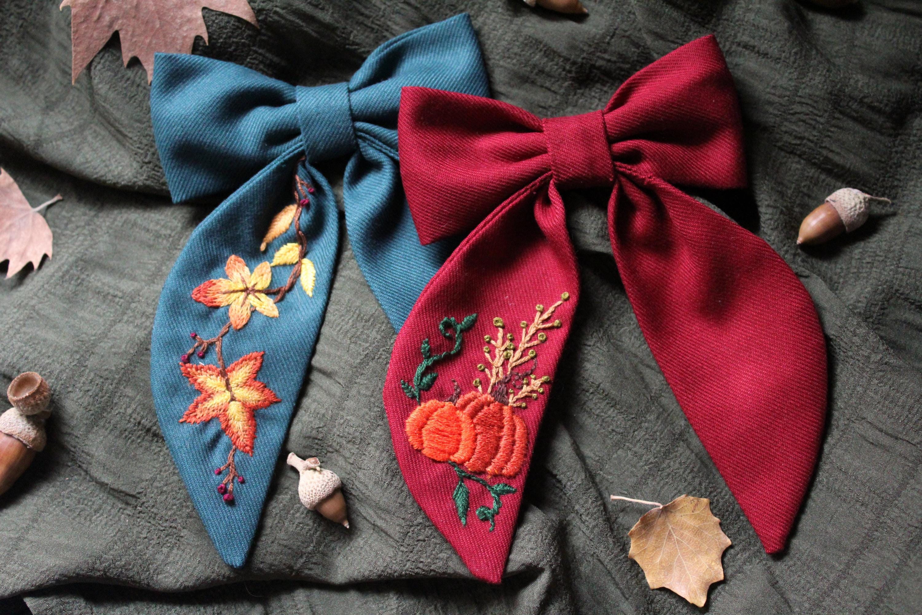 Lazo bordado a mano España