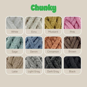 Puede incluir: Una tabla que muestra 12 colores diferentes de hilo grueso. Los colores son: blanco, crudo, mostaza, rosa, salvia, denim, canela, marr&oacute;n, latte, gris claro, gris oscuro y negro.