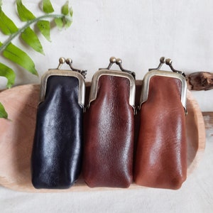 Leather keychain Lip Gloss holder keychain Lipstick Case Bags Charms Lip Balm Holder Mini Pouch Keychain kiss lock Lipstick Holder