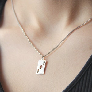 Collier pendentif carte à jouer en argent pour homme ou femme / collier en acier inoxydable résistant à l'eau / collier pendentif as de pique / cadeau poker