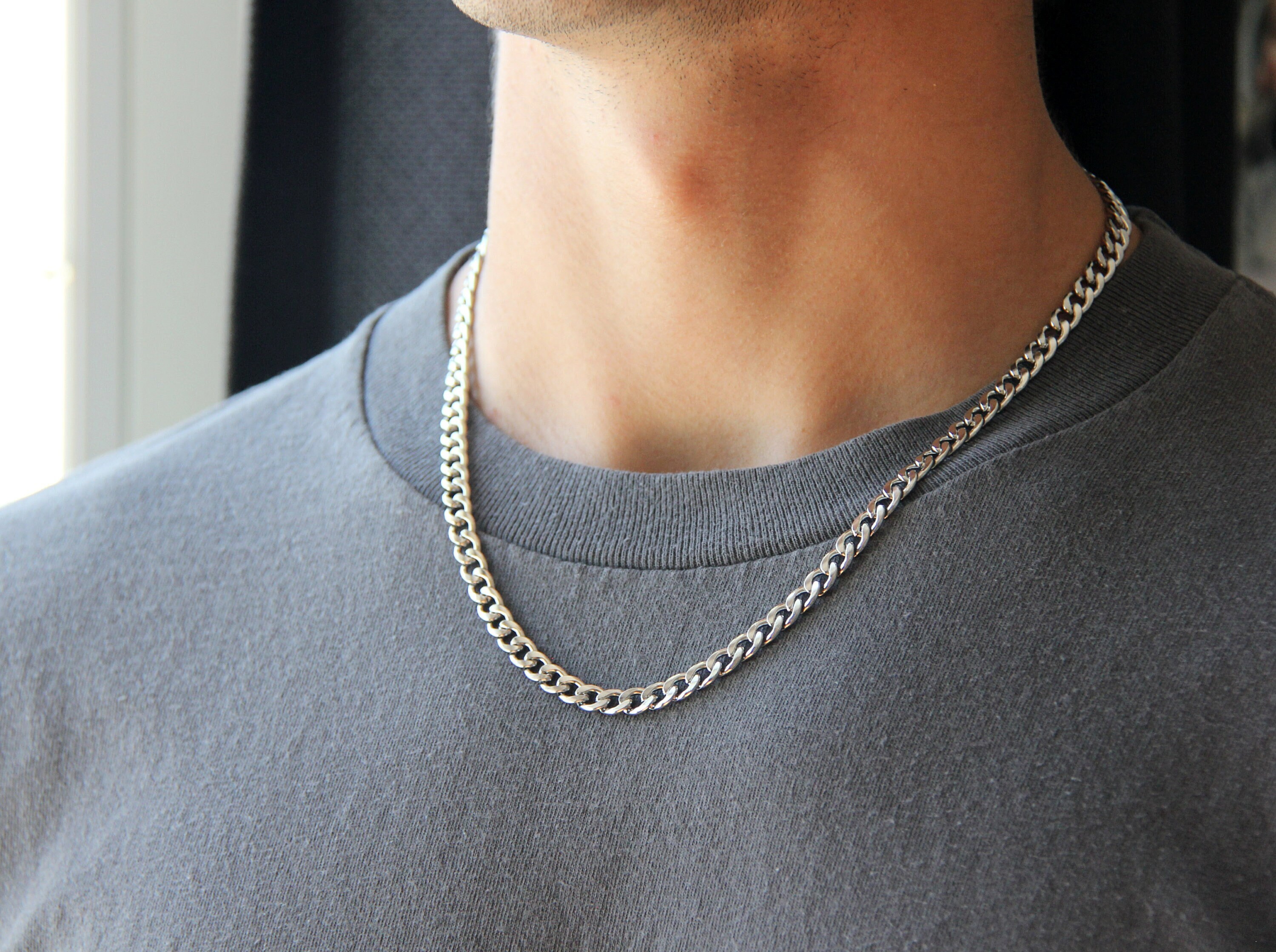 SILVER CHAIN NECKLACE