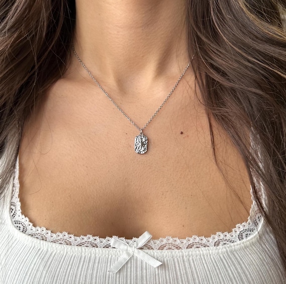 Dainty silver star pendant necklace for women / stainless steel water safe chain and pendant / silver minimalist star necklace /gift for her