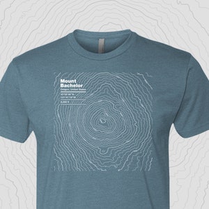 Mount Bachelor, Oregon - Topographic Map Unisex Short Sleeve Tee