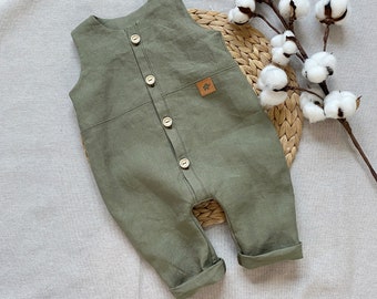 Salopette bébé 0-24 mois en lin vert olive kaki boutons en bois