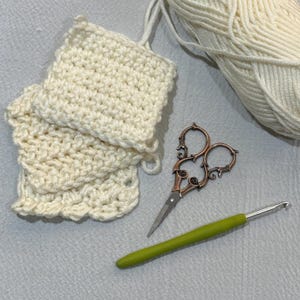 Beginner Crochet Stitch Guide – 7 Easy Stitches with Tips and Project Ideas