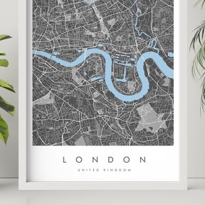 Carte de Londres Imprimer, dessiné à la main avec précision montrant les routes et les parcs à travers la ville. Signé par l’artiste.