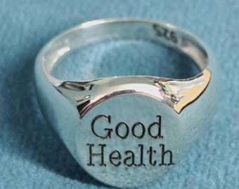 Anillo de sello ovalado en plata de ley 925 con grabado de letras personalizado para hombre y mujer. Anillo estampado unisex. Joyería personalizada, regalo para ella y para él.