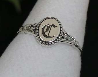 Anillo gótico vintage personalizado, anillo para el meñique con inicial personalizada, relleno de oro y plata 925, delicado regalo personalizado, letra inglesa antigua.