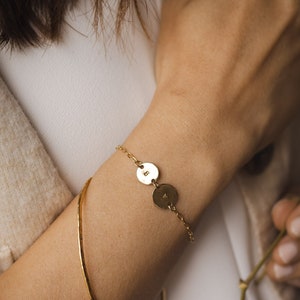 New mom bracelet with 2 initials engraved, personalized 3 initials disc silver bracelet with chain, golf plated bracelet for new mom gift