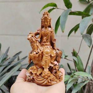 Handgefertigte Holzstatue von Guan Yin Bodhisattva auf Lotus sitzend, Guan Yin Holzstatue Feng Shui, Guanyin Buddha Statue, friedlicher Geist