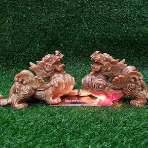 Chinese Feng Shui Lucky Pair of Pixiu Sculpture, A Pair Fengshui Animal Pixiu Attract Wealth, Old Chinese Dynasty Wooden Pi Xiu Statue