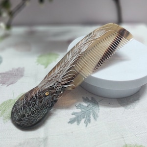 Handgefertigter Kamm mit Phoenix-Gravur aus Büffelhorn, Vintage-Massage-Haarbürste, natürlicher Kamm aus lockigem Horn, antistatischer Naturkamm, Knochenkamm
