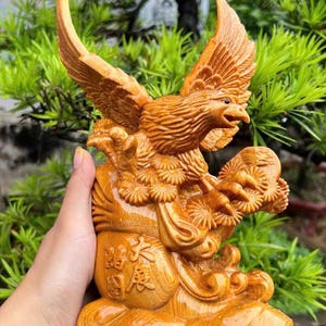 Wooden eagle sculpture, handmade with fine detail. A symbol of power and prosperity, ideal for Feng Shui decor and meaningful gifts