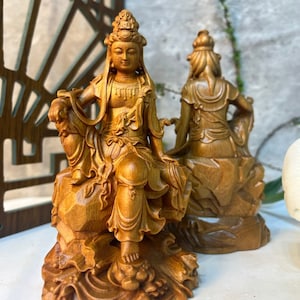 Handgefertigte Holzstatue von Guan Yin Bodhisattva auf Lotus sitzend, Guan Yin Holzstatue Buchsbaum Feng Shui, Guanyin Statue Buchsbaum