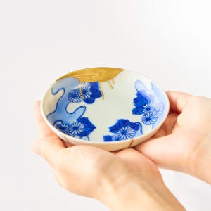 KINTSUGI Chrysanthemum Petals with Flowing Water Streams Makie Small Plate｜Food Safe