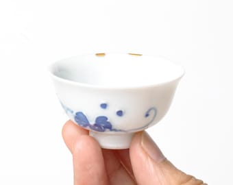KINTSUGI – Ivy Leaf Sake Cup with Subtle Gold Repair｜Genuine Urushi