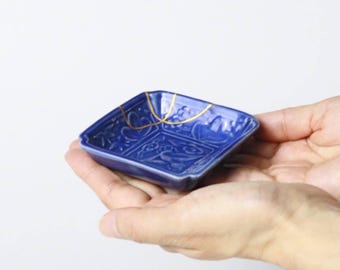 KINTSUGI – Deep Blue Square Dish with Radiant Gold｜Food Safe